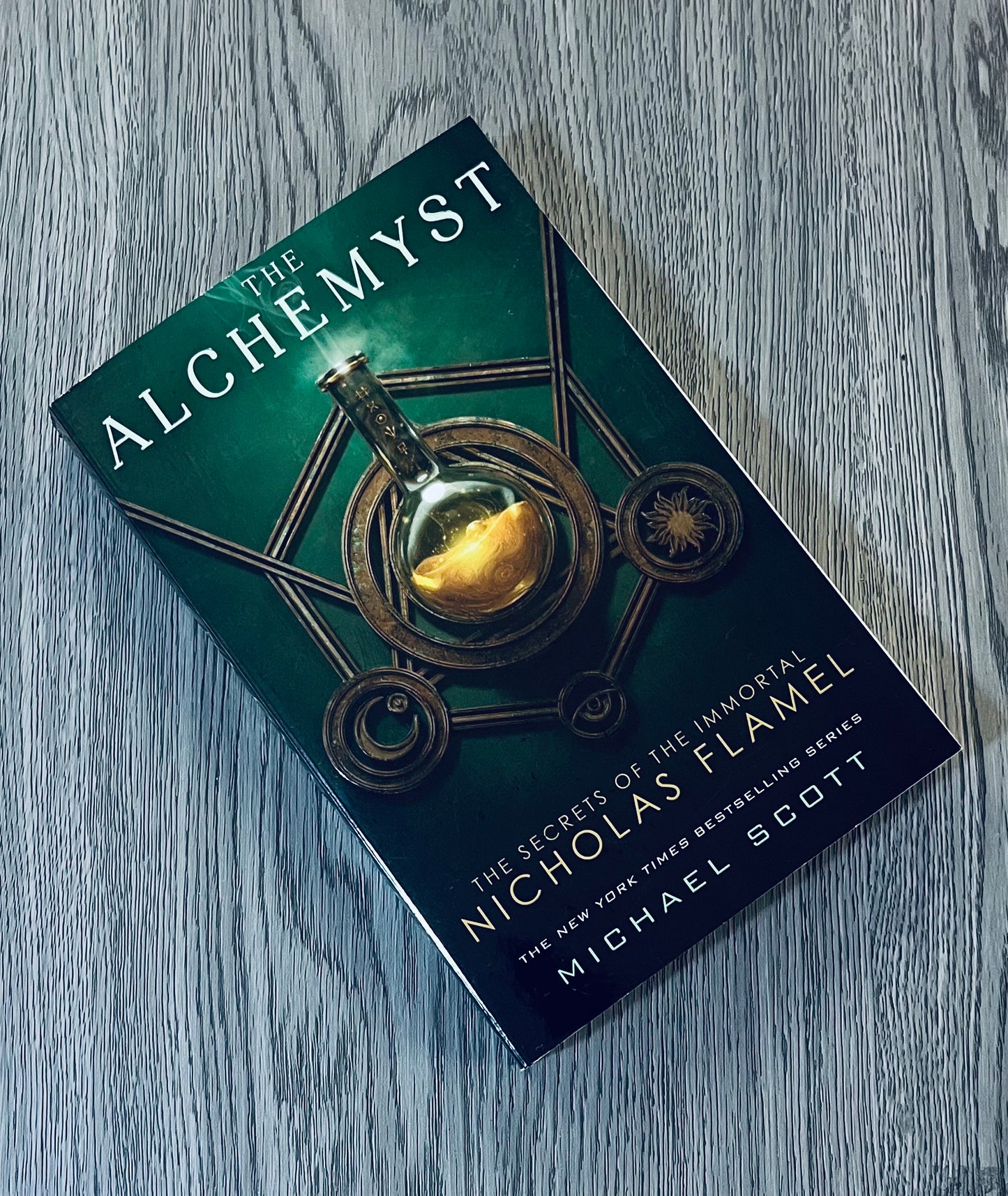 The Alchemyst (The Secrets of the Immortal Nicholas Flamel #1) by Michael Scott