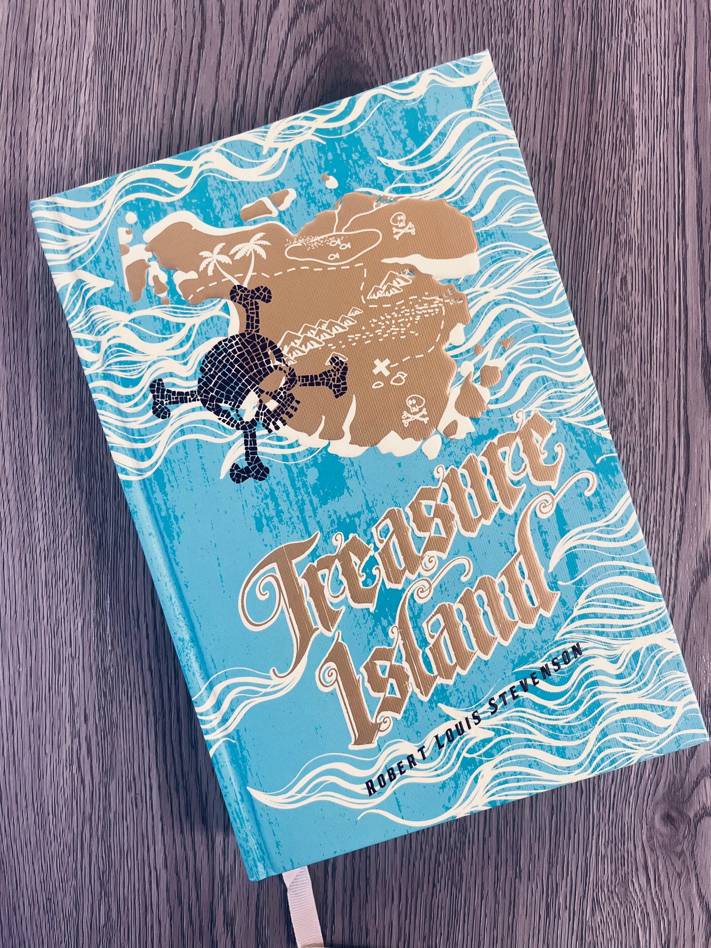 Treasure Island by Robert Louis Stevenson - Hardcover