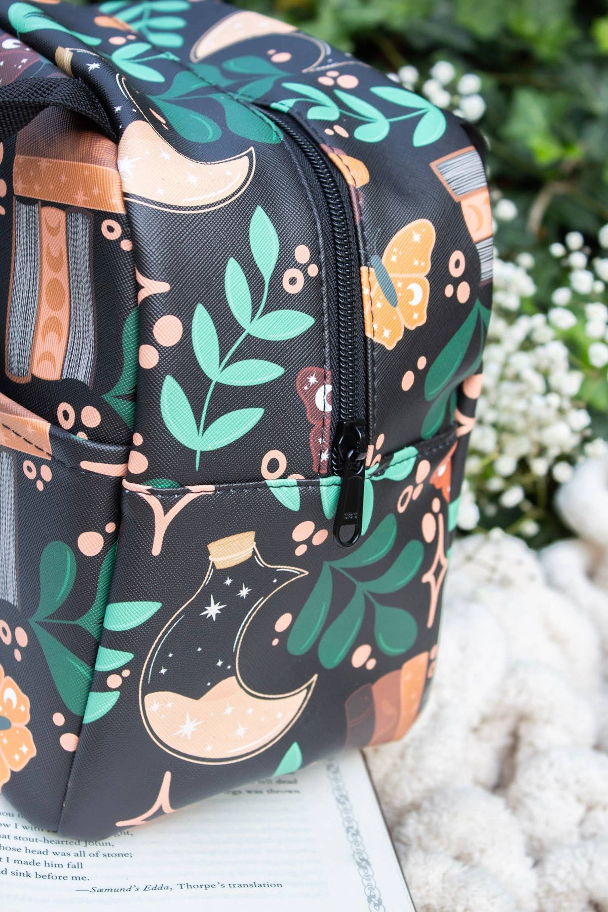 Burgundy Books | Bookish Insulated Lunch Tote
