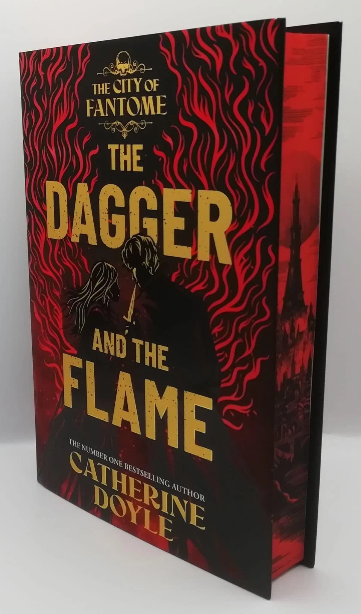 The Dagger and the Flame(The City of Fantome #1) by Catherine Doyle-Fairyloot Editor Hardcover Used