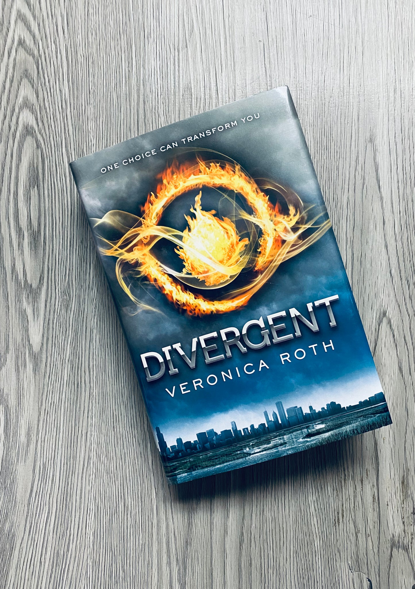 Divergent ( Divergent #1) by Veronica Roth