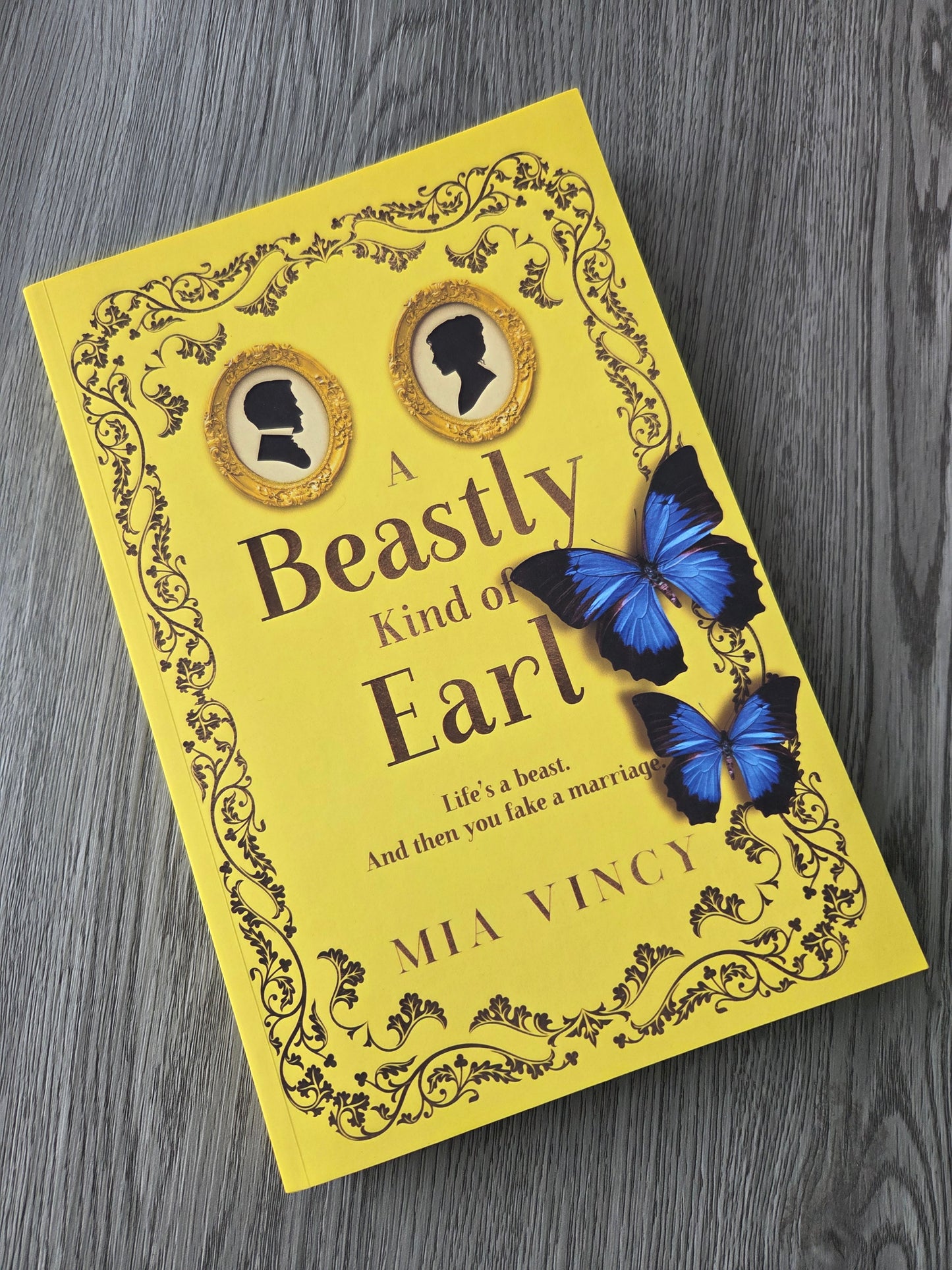 A Beastly Kind of Earl (Longhope Abbey #1) by Mia Vincy -Used