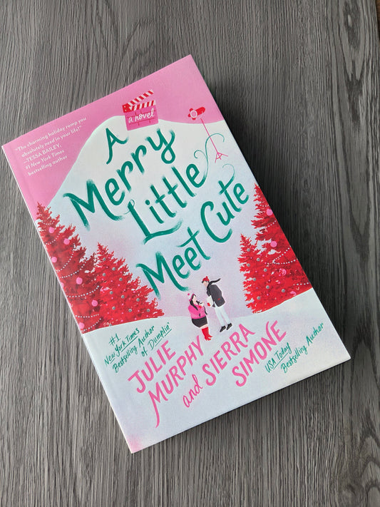 A Merry Little Meet Cute (A Christmas Notch #1) by Julie Murphy - Used