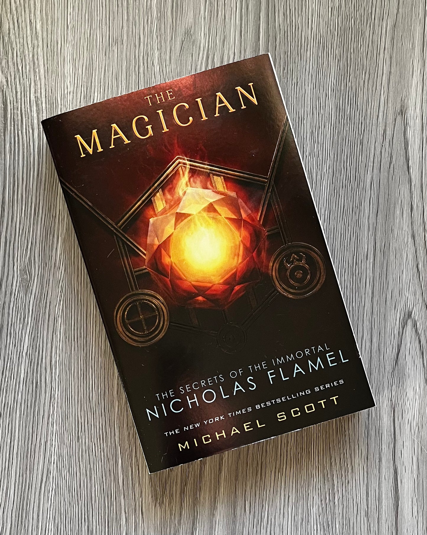 The Magician (The Secrets of the Immortal Nicholas Flamel #2) by Michael Scott