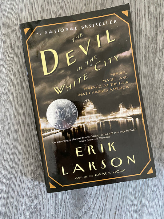 The Devil in the White City: Murder, Magic and Madness by Erik Larson - Used