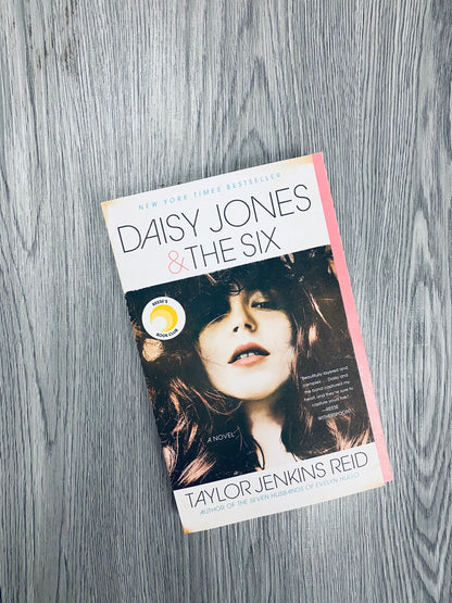 Daisy Jones and the Six by Taylor Jenkins Reid-Used