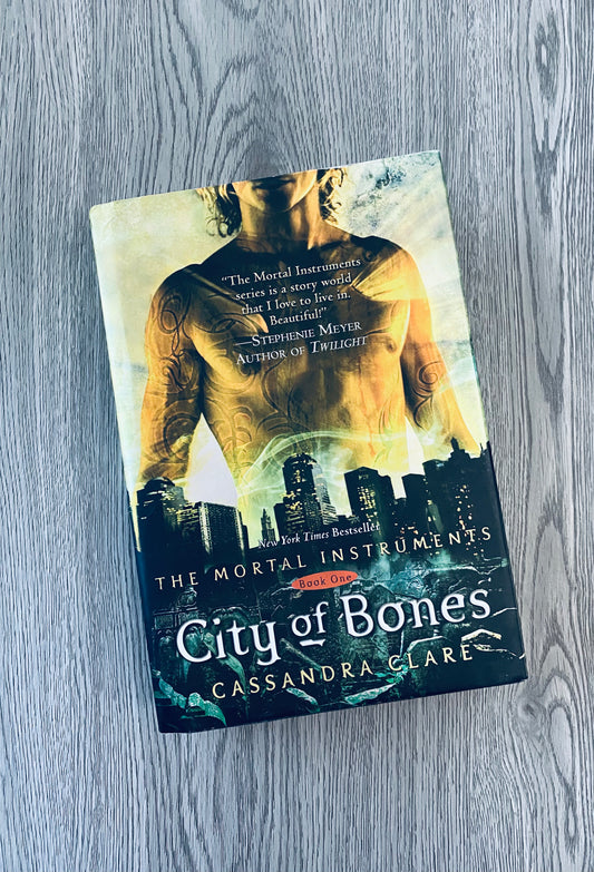 City of Bones (The Mortal Instruments #1) by Cassandra Clare