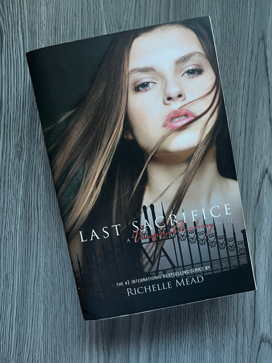 Last Sacrifice (Vampire Academy #6) by Richelle Mead - Hardcover