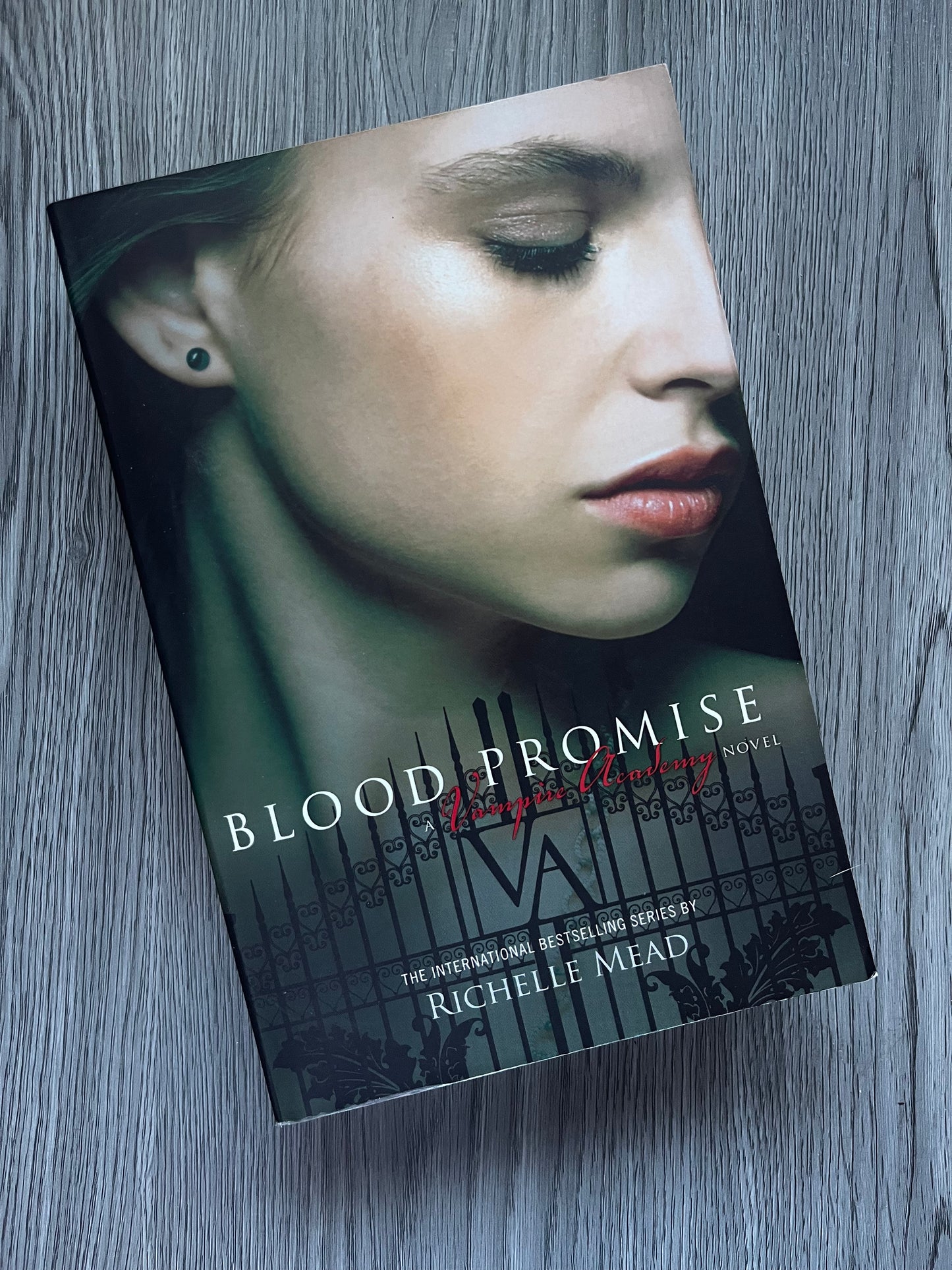 Blood Promise (Vampire Academy #4) by Richelle Mead