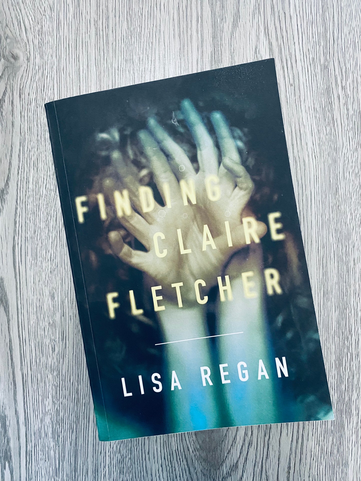 Finding Claire Fletcher(Claire Fletcher and Detective Parks #1 )by Lisa Regan