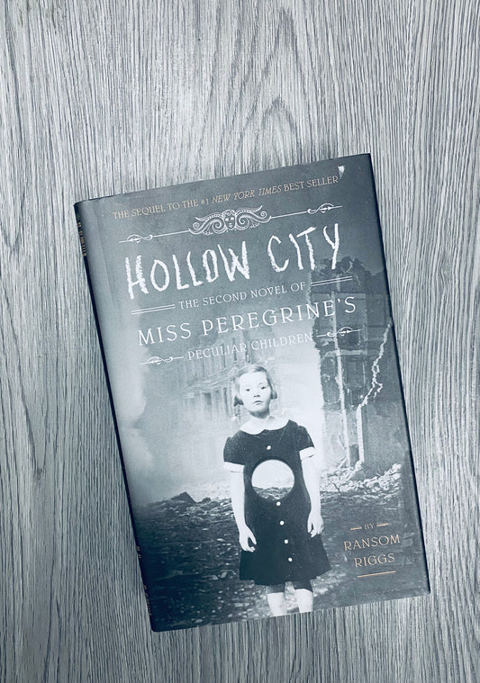 Hollow City (Miss Peregine's Peculiar Children #2) by Ransom Riggs - Hardcover