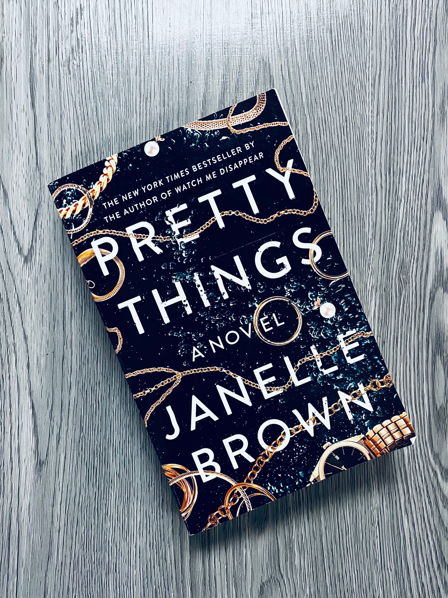 Pretty Things by Janelle Brown