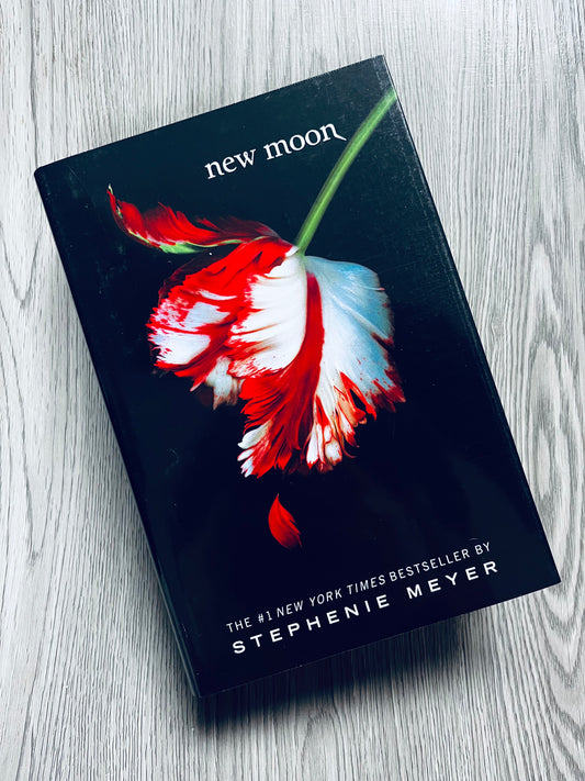 New Moon (Twilight Saga #2) by Stephanie Meyer