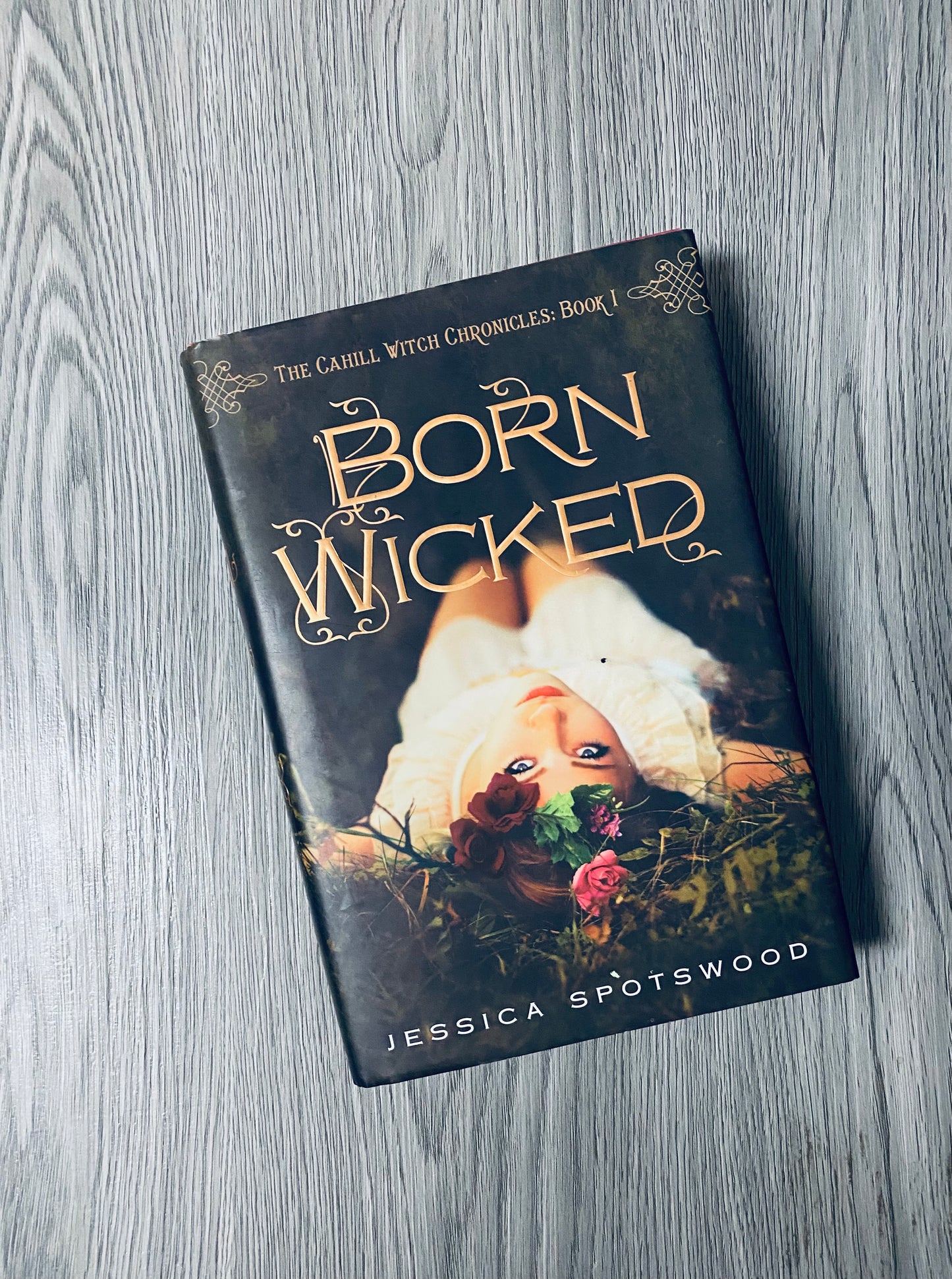 Born Wicked (The Cahill Witch Chronicles #1)by Jessica Spotswood-Hardcover